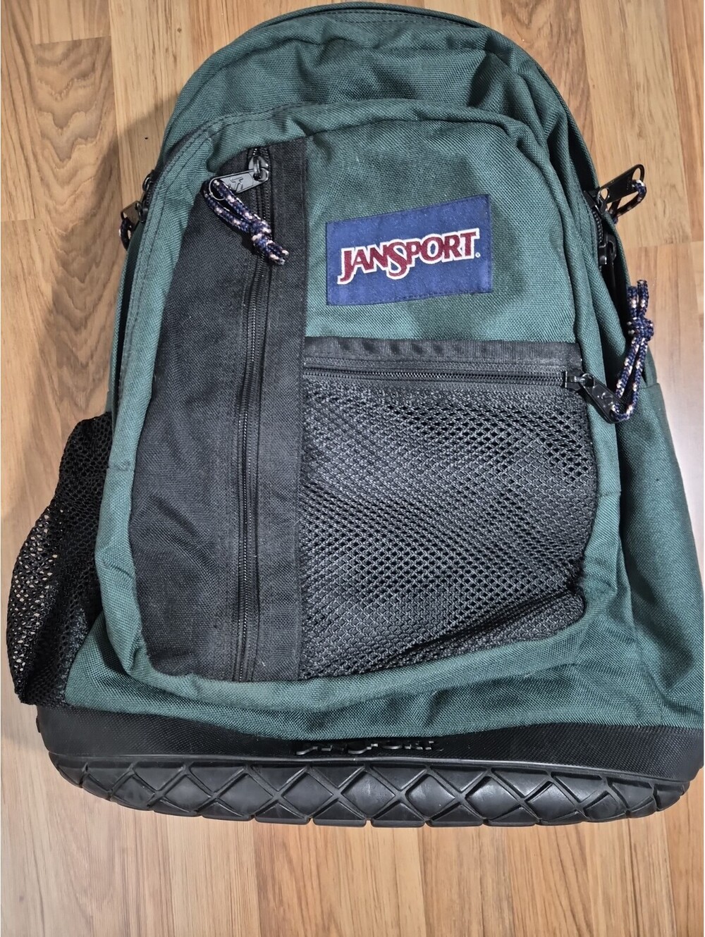 VNTG Pinegreen Jansport Hard Rubber Bottom With Multiple Pockets Backpack